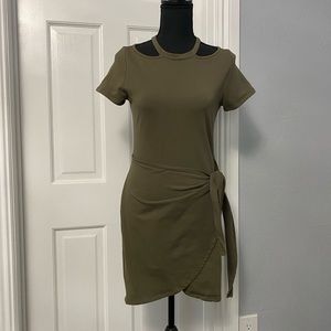 🎉🎉HP2/14🎉🎉Cotton, faux wrap, mini dress.